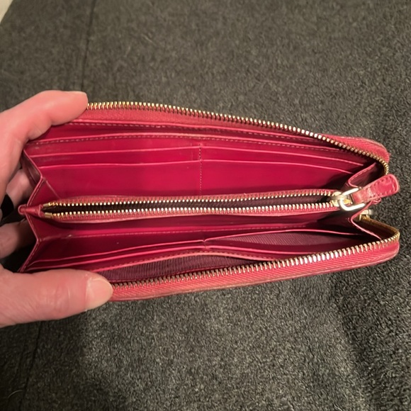 Miu Miu Dalia Patent Wallet with Box & Authentication Card - Picture 15 of 16